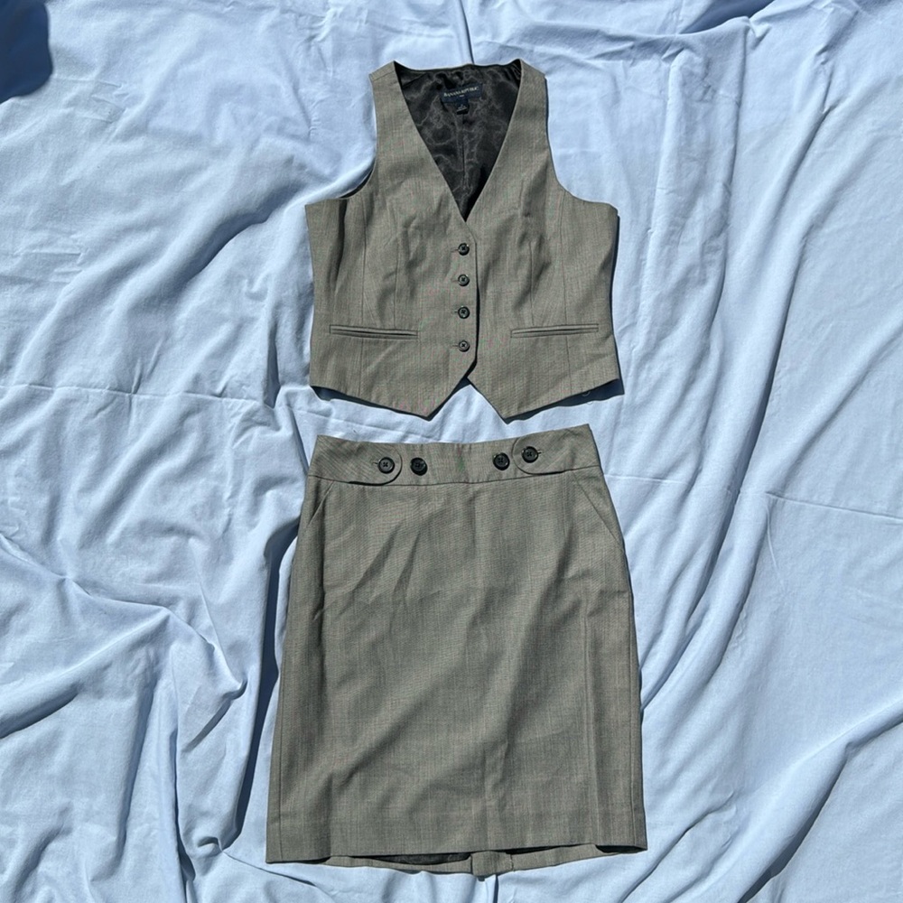Banana Republic grey pin stripe 2 piece set